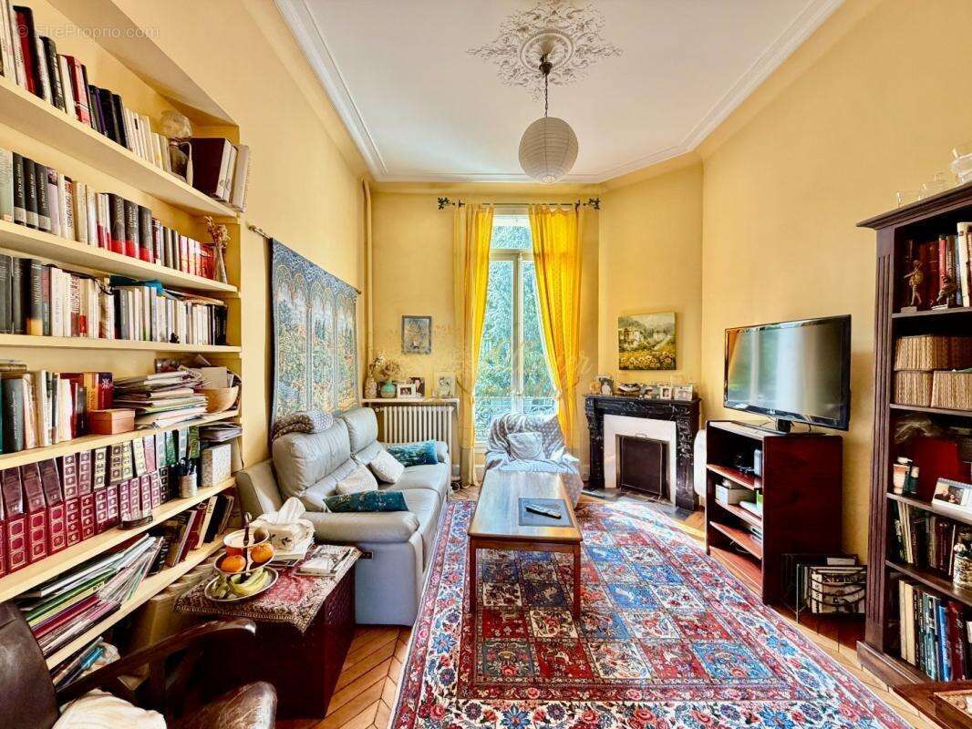 Maison à SAINT-MAUR-DES-FOSSES