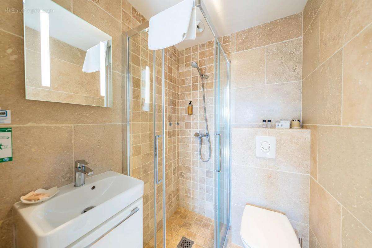 Commerce à ROQUEBRUNE-SUR-ARGENS