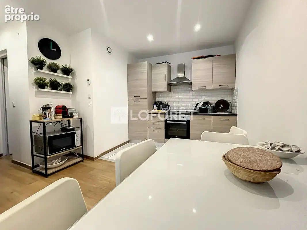 Appartement Marseille T3/4 avec cour CINQ AVENUES - photo 3