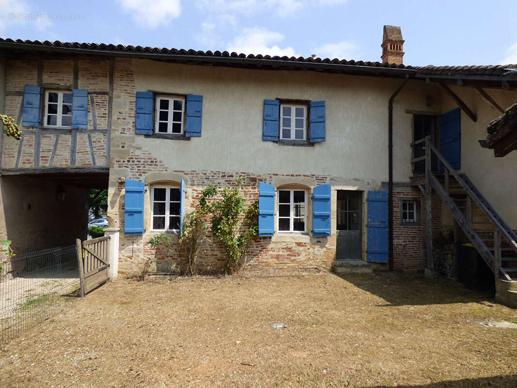 Maison à SAINT-TRIVIER-DE-COURTES