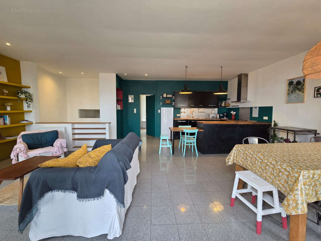Appartement à MARSEILLE-2E