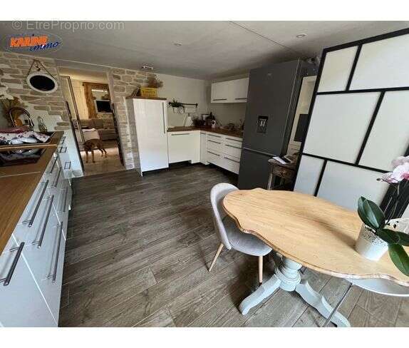 Maison 325 m² à Cailloux-Sur-Fontaines  - photo 7