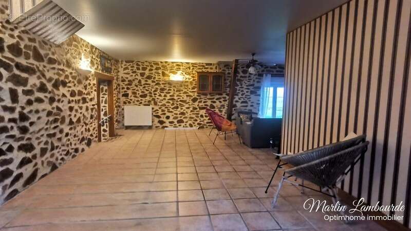 Maison à SAINT-LEONARD-DE-NOBLAT