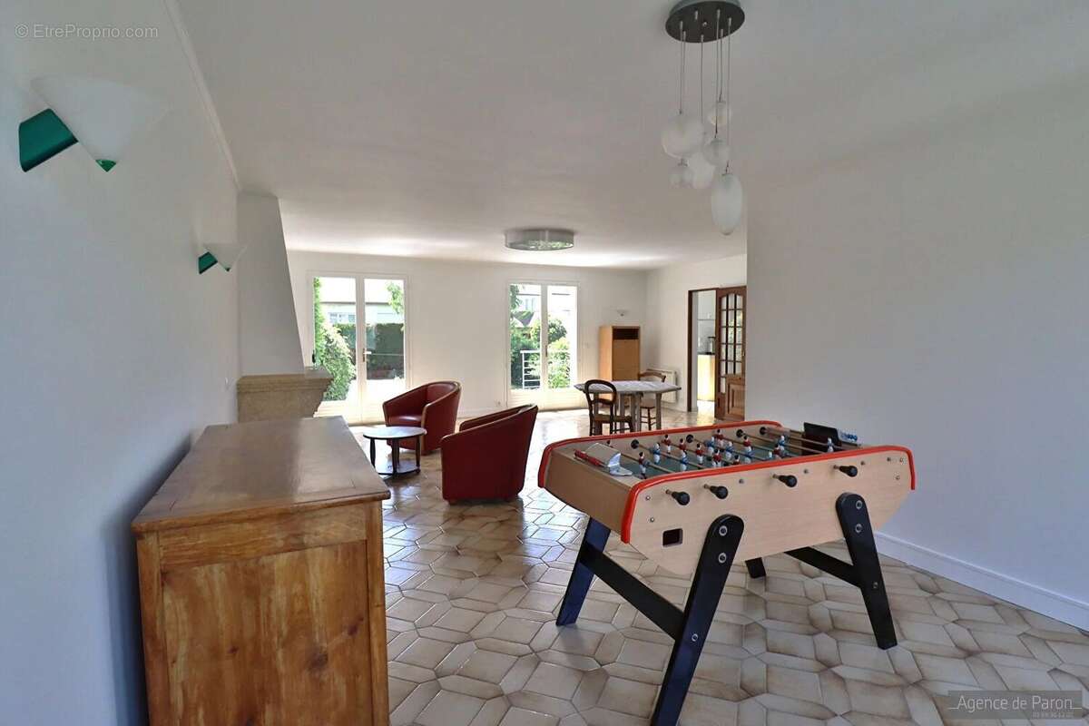 Maison à VERRIERES-LE-BUISSON