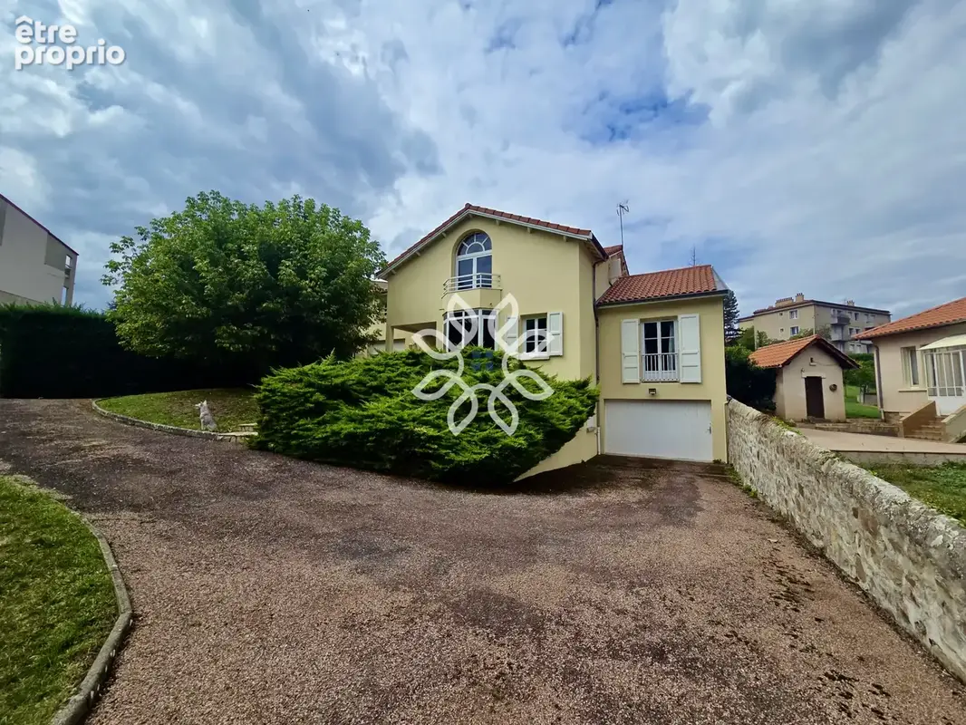 Brioude   maison familiale 206 m2   4 chambres   terrain 1 043 m2   grand garage - photo 2