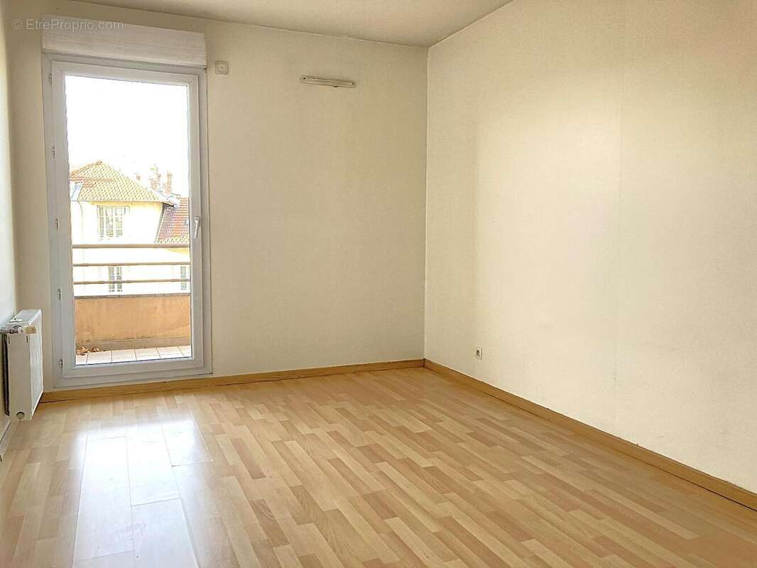   - Appartement à VILLEURBANNE