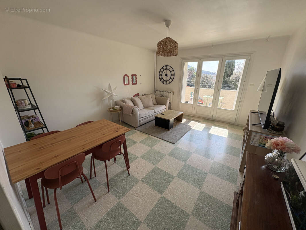 Appartement à SIX-FOURS-LES-PLAGES