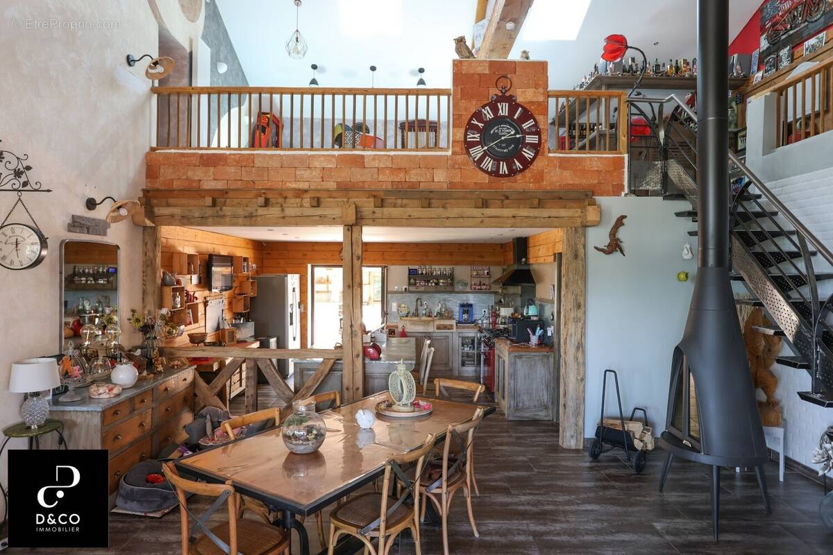 Maison à MONTREVEL-EN-BRESSE