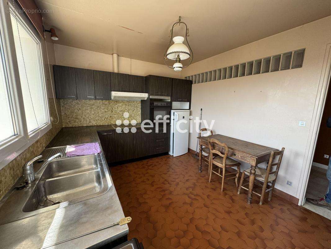 Maison 230 m² à Saint-Come-De-Fresne  - photo 18