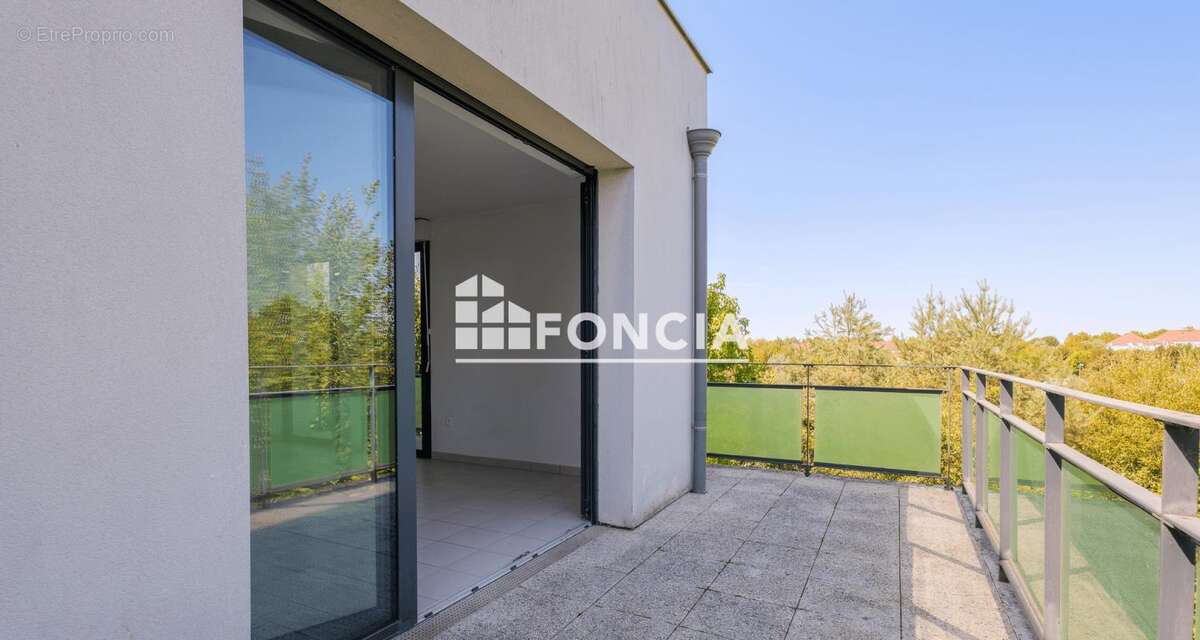 Grand F3 en dernier etage avec terrasse de 16M2 - photo 5