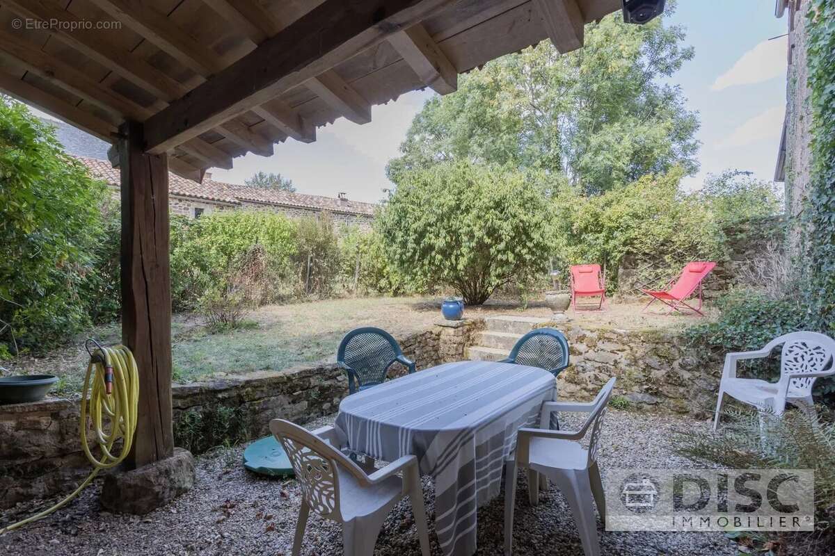 Belle maison de village avec jardinet et terrasse couverte. - photo 7