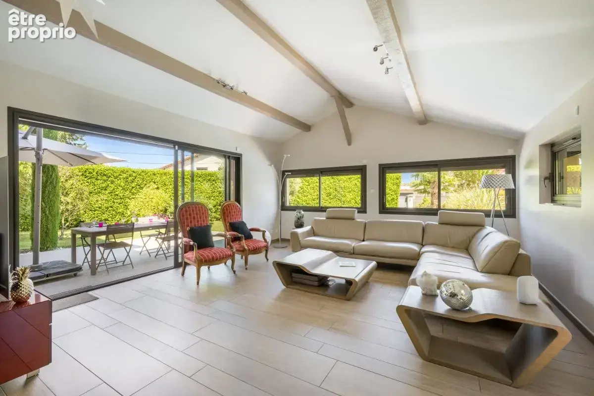 Maison T5 avec jardin paysagé et piscine - GENAS - photo 4