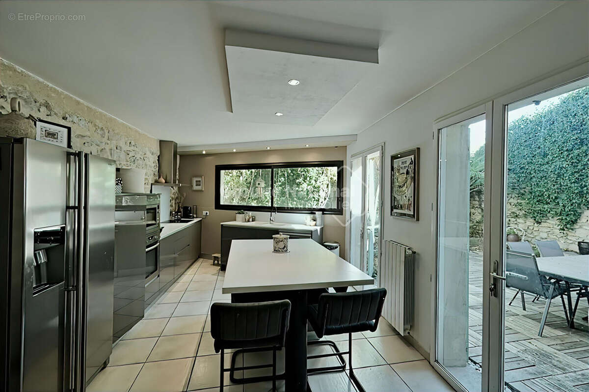 Maison à SAINT-LAURENT-D'AIGOUZE