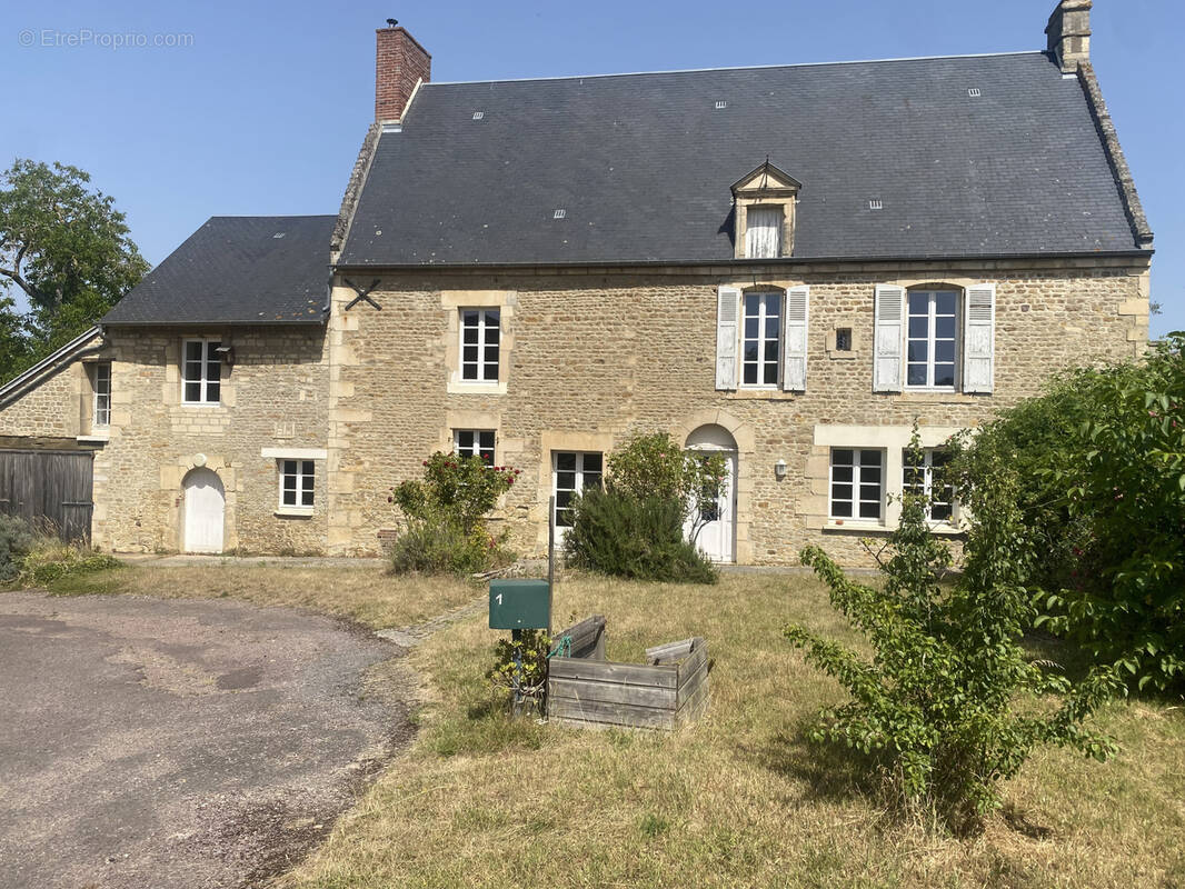 Maison à FONTAINE-ETOUPEFOUR