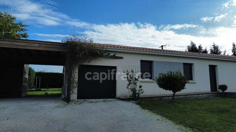 Maison à BUSSAC-SUR-CHARENTE