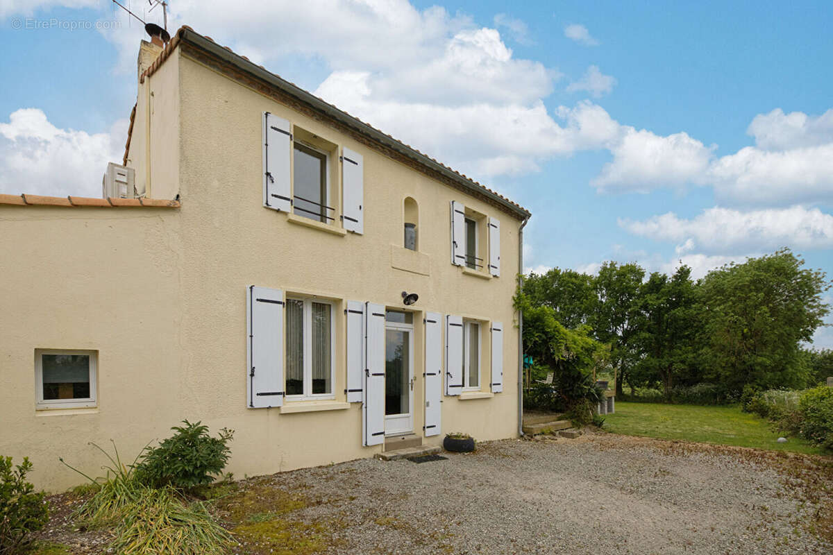 Maison à LEGE