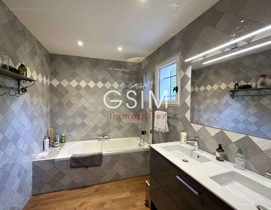 Maison à VILLE-D&#039;AVRAY