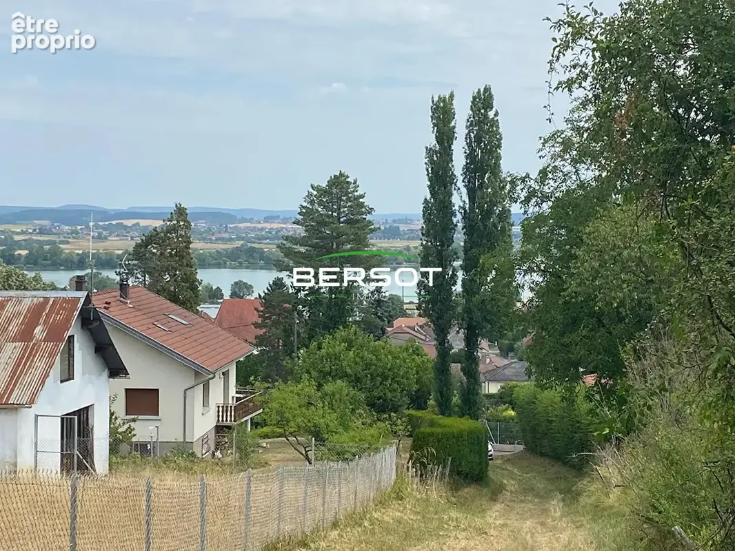 Terrain à VAIVRE-ET-MONTOILLE