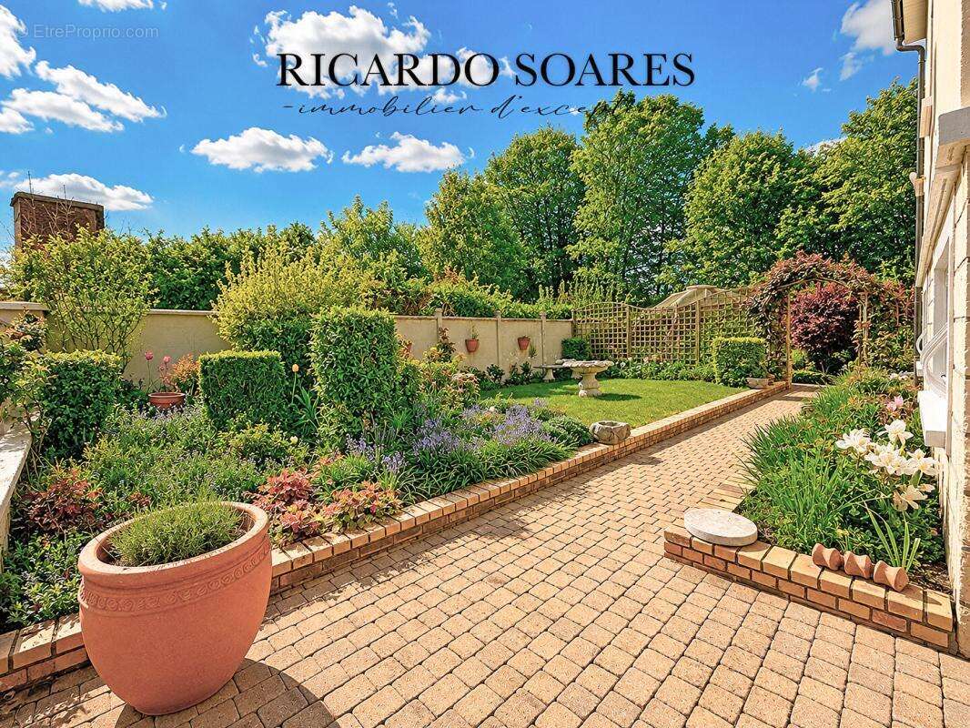 60290 monchy-saint-eloi - maison familiale 164m2 au sol / 4 ou 5 chambres / 2 garages / jardin - photo 16