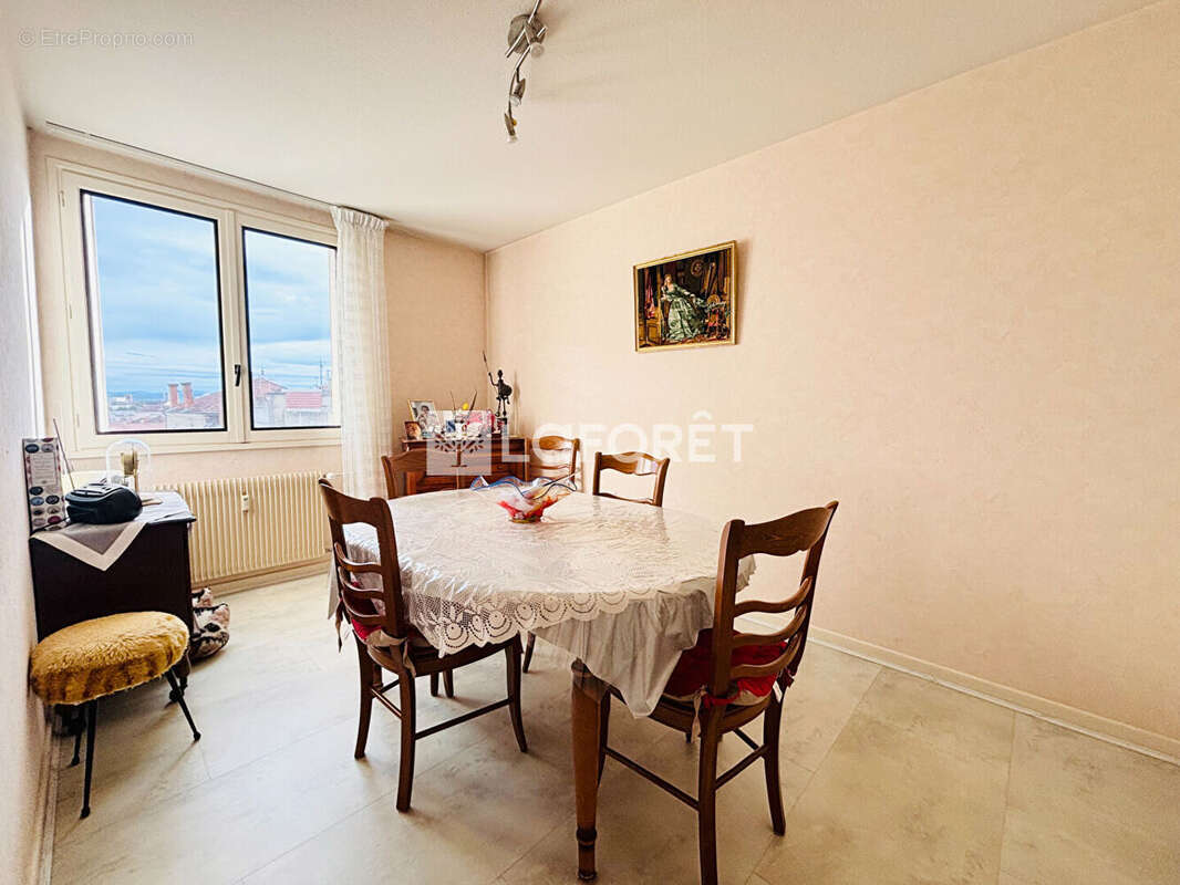 Appartement 3 pièces à vendre à Roanne, 58m² résidence sécurisée, proche commerces et transports. Idéal primo-accédant ou invest - photo 4