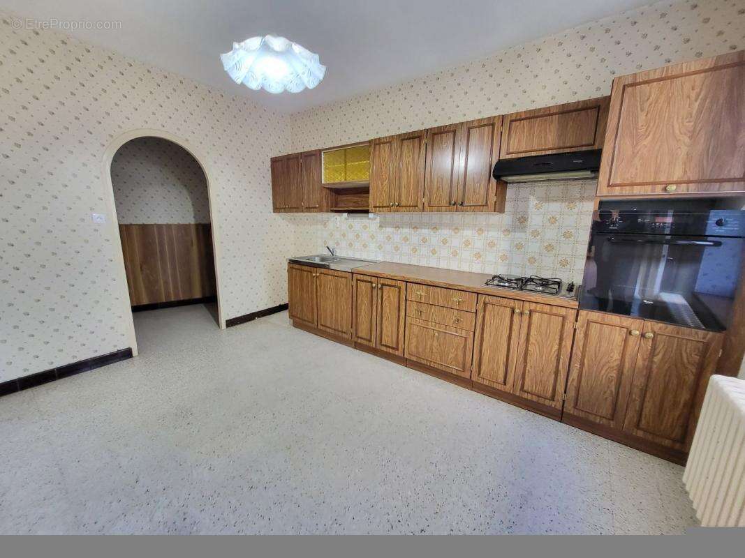 Maison à NEUVILLE-LES-DAMES