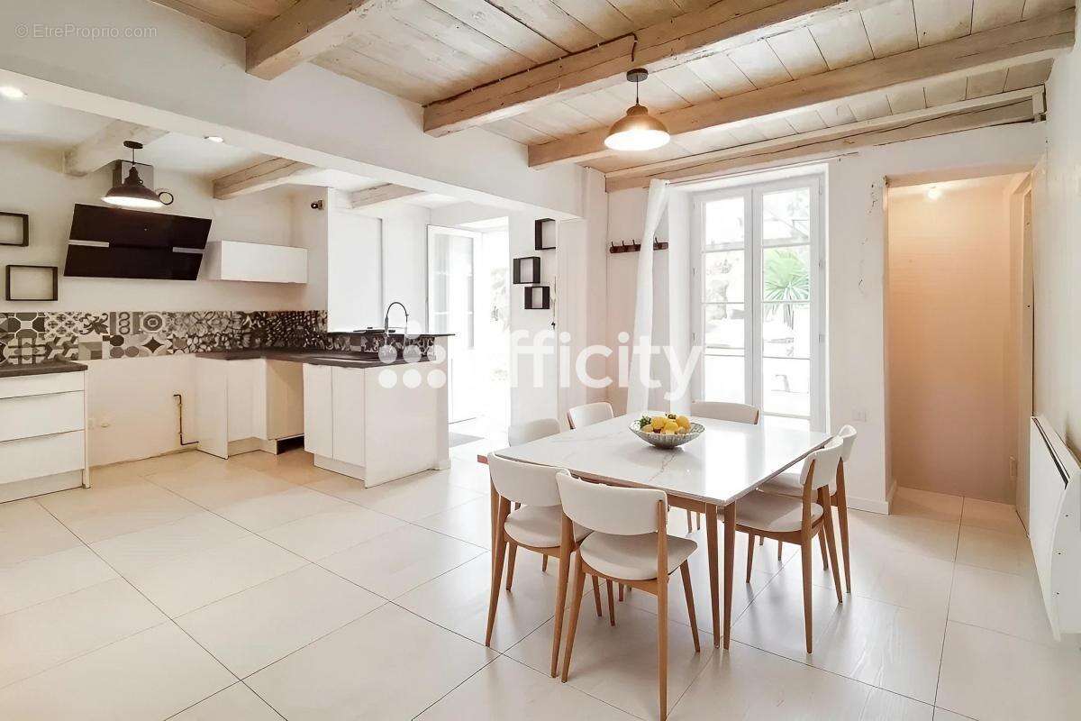 Maison à CROIX-CHAPEAU