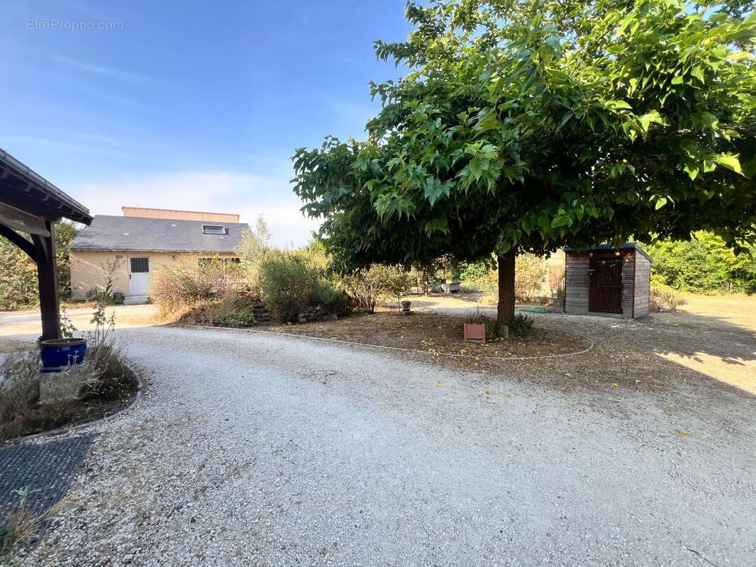 Maison de caractère rénovée – 182 m² – Studio indépendant 31m² – Garage de 117 m² – Terrain clos de 2 235 m² - photo 15