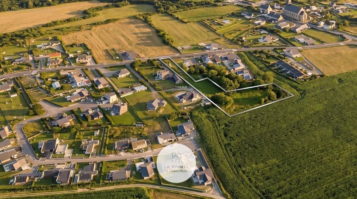 Terrain à SAINT-TRIMOEL