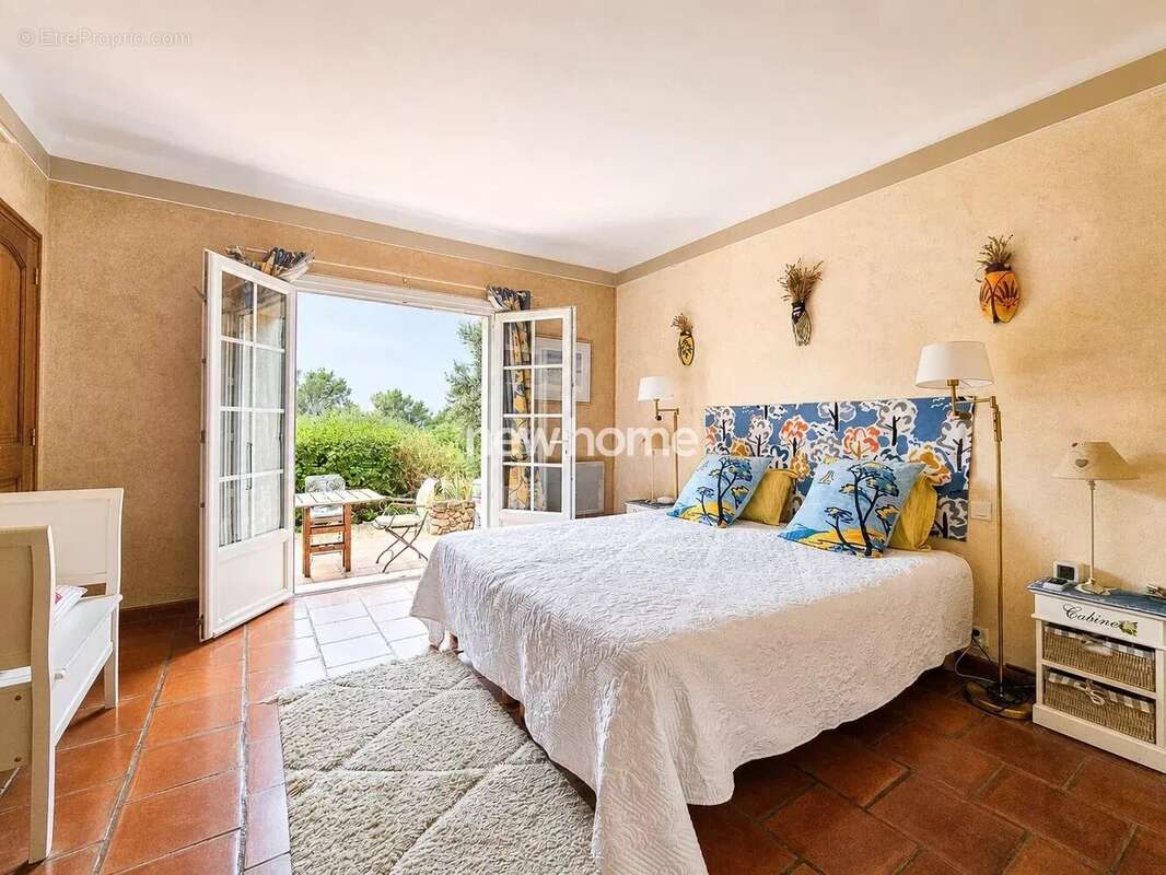Élégante propriété de caractère avec très belle vue, piscine et gîte indépendant - photo 18