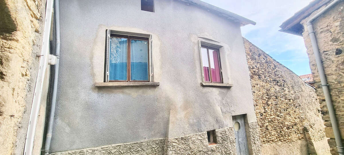 VERTAIZON / Maison à vendre dans un agréable village à proximité de Pont-du-Château ! - photo 2