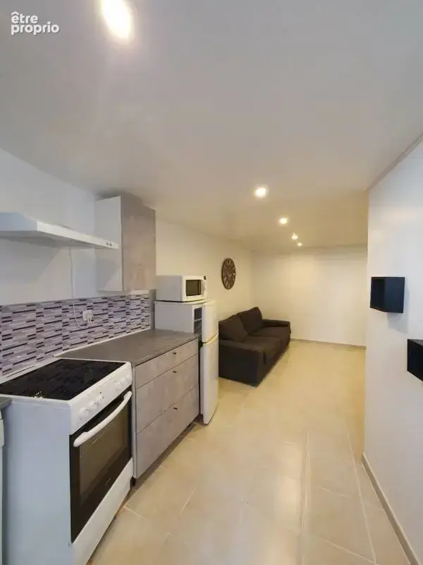 A vendre 1 studio (20,15 m2) et 1  deux pièces (33,05 m2) à 83190 Ollioules, meublés et tout équipé - photo 2