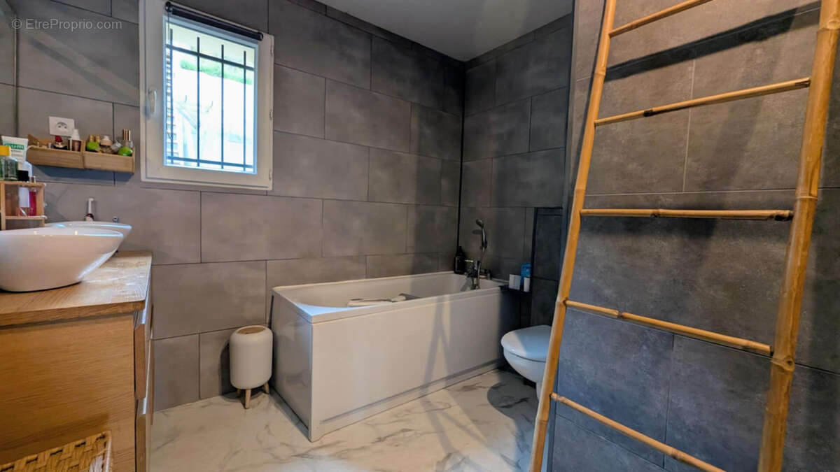 Maison à LILLEBONNE