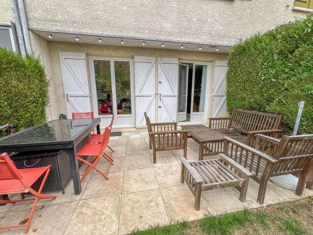 Maison à LE MESNIL-SAINT-DENIS