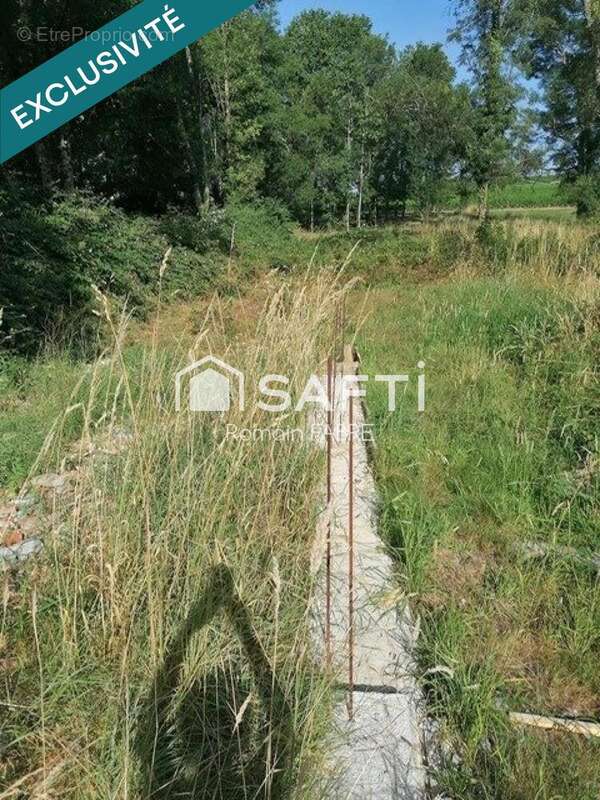 Terrain 1248 m² à Saint-Savin  - photo 2