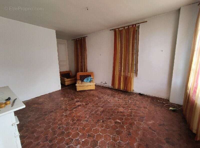 Commerce à TILLIERES-SUR-AVRE