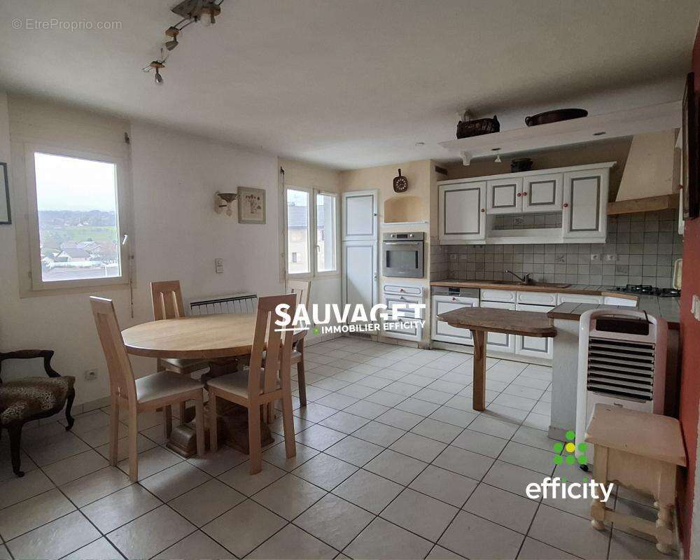 Appartement à REIGNIER