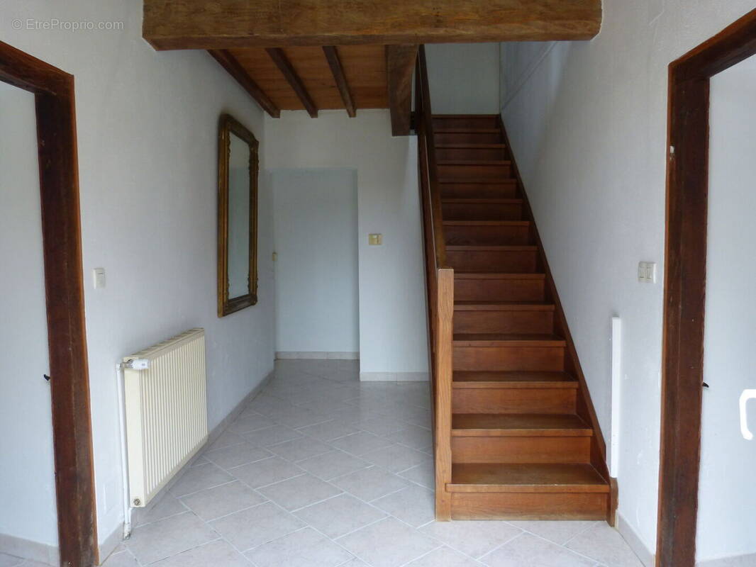 m entree escalier - Maison à SARRAGUZAN