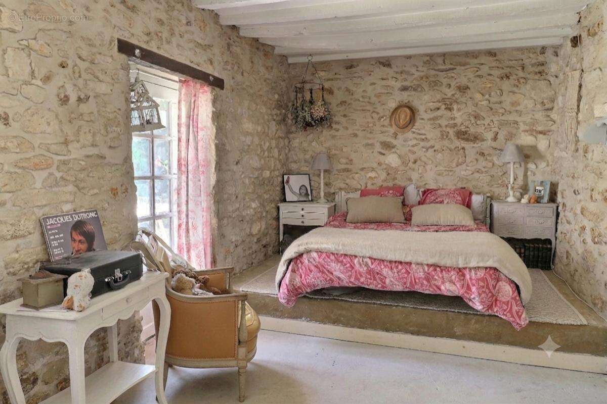 Maison à SAINT-NOM-LA-BRETECHE