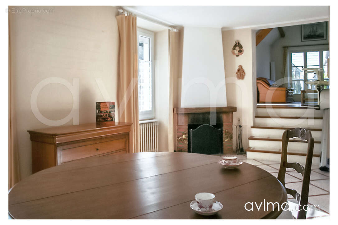 Maison à CRESPIERES