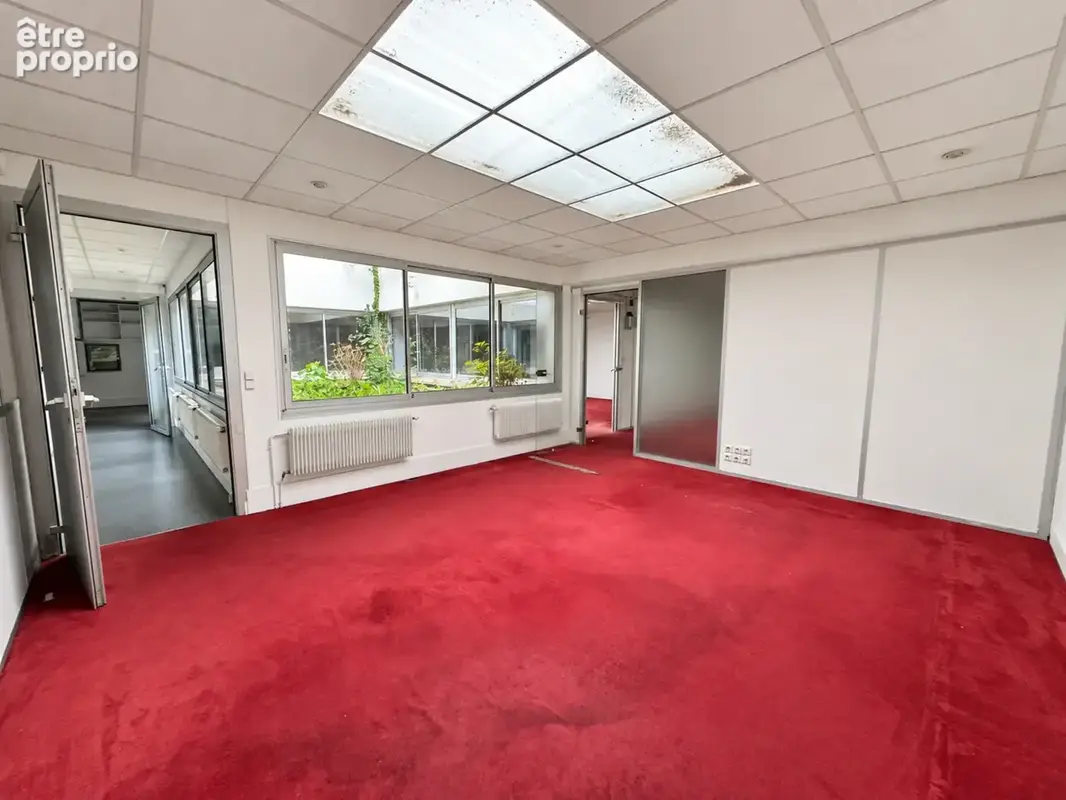 Bureaux / local commercial à vendre – Convention – Vitrine sur rue et 5 parkings - photo 7