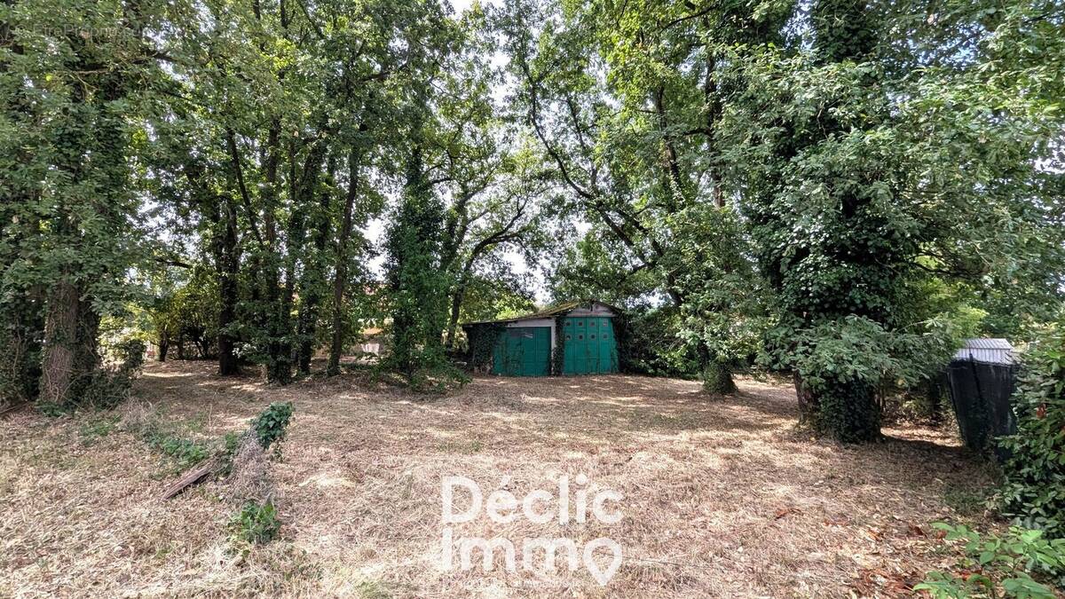 Terrain à LA COURONNE