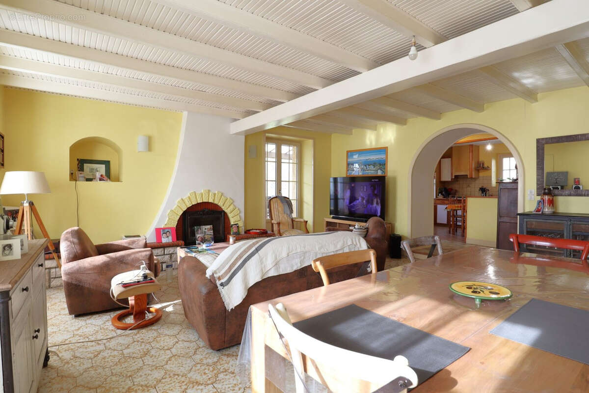 Maison à SAINT-MICHEL-LE-CLOUCQ