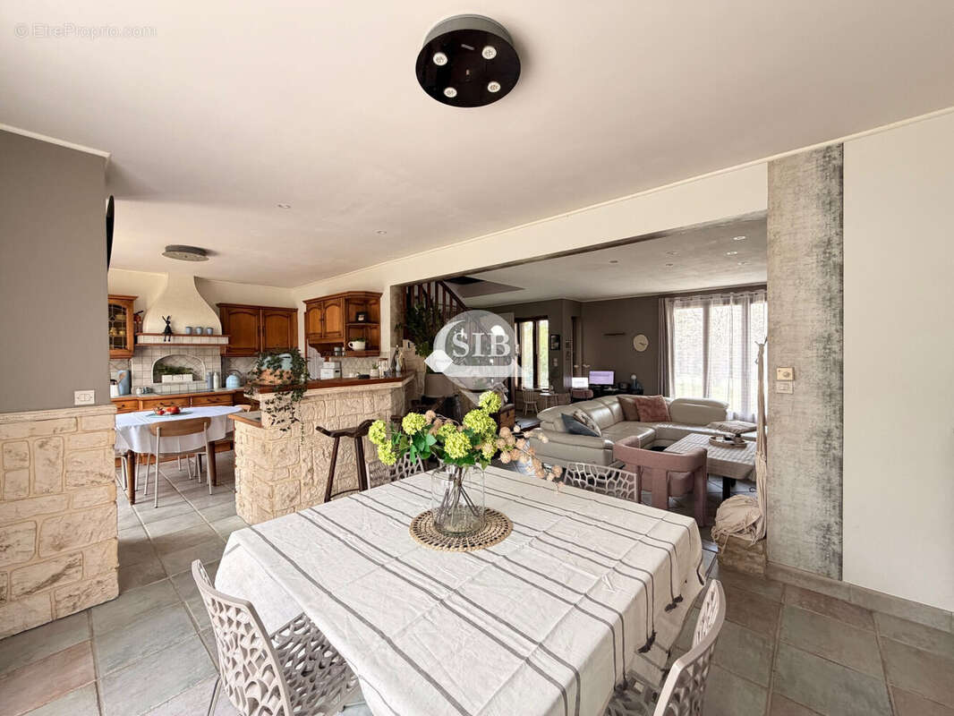 Maison à LA VILLE-DU-BOIS