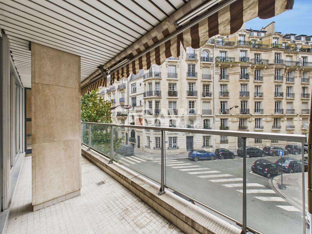 Appartement à NEUILLY-SUR-SEINE