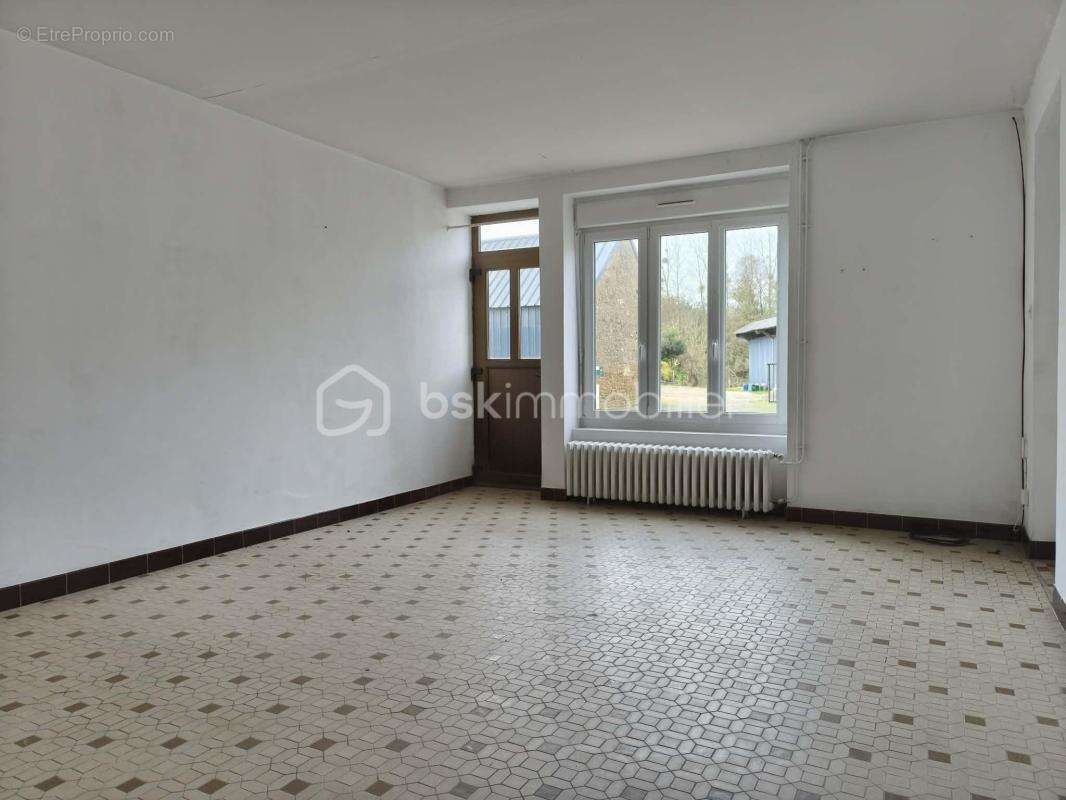 Maison à LASSAY-LES-CHATEAUX