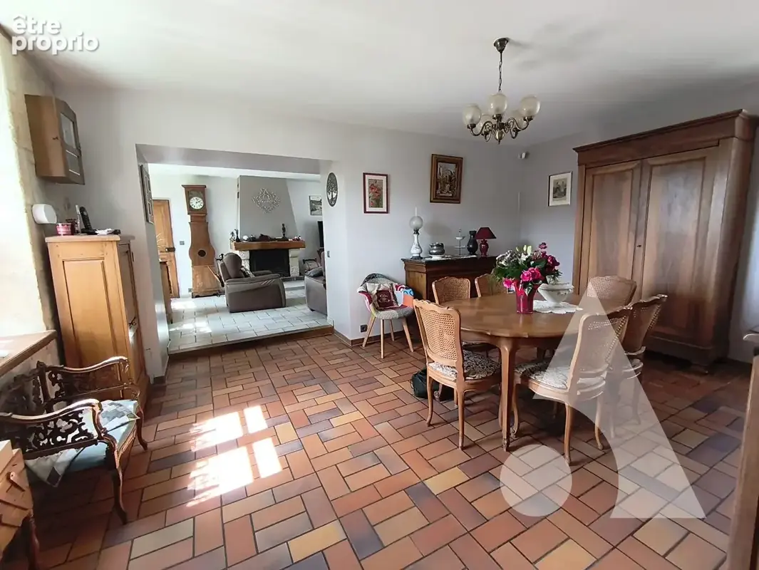 Longère 5 chambres + gîte 2 chambres + dépendances - photo 3