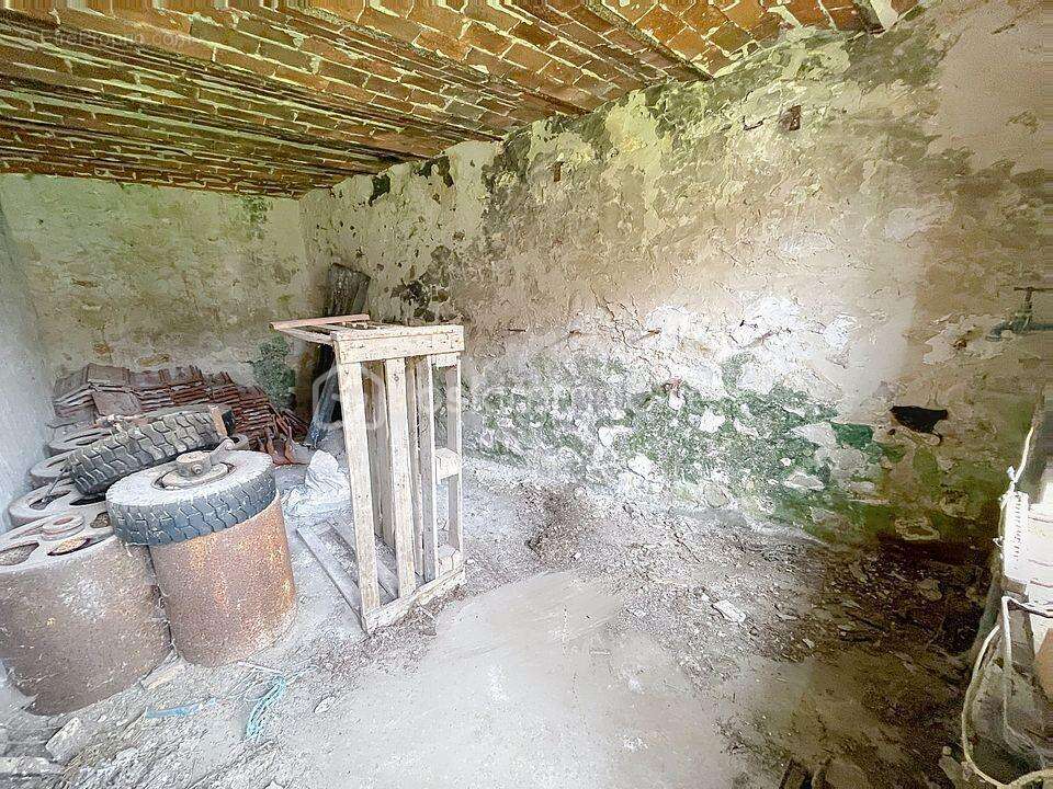 Beau corps de ferme habitation + batiments a renover - photo 6