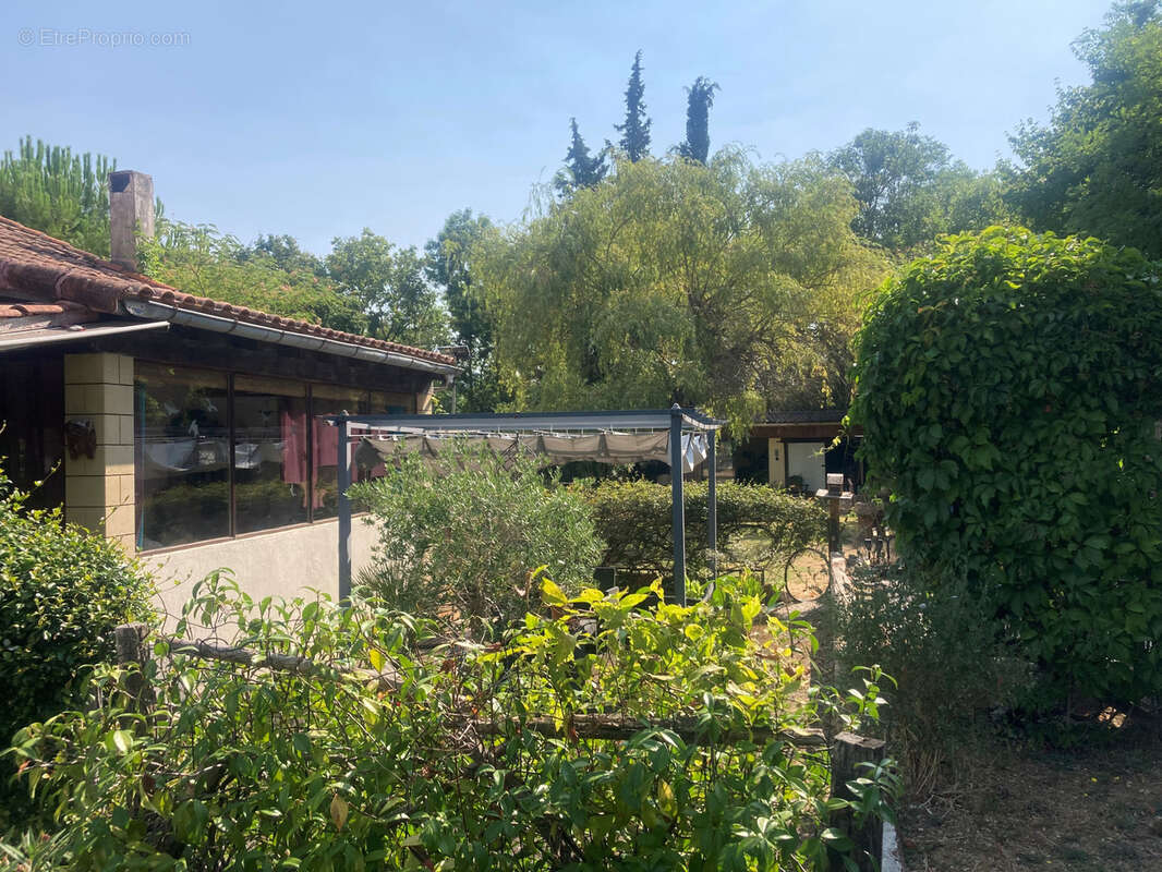 Couiza-maison de plain-pied de 104.12m2  avec sous-sol complet, garage, dépendance et parc arboré de 2276m2 - photo 3