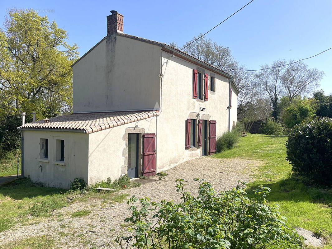 Maison à SAINT-GEORGES-DE-POINTINDOUX