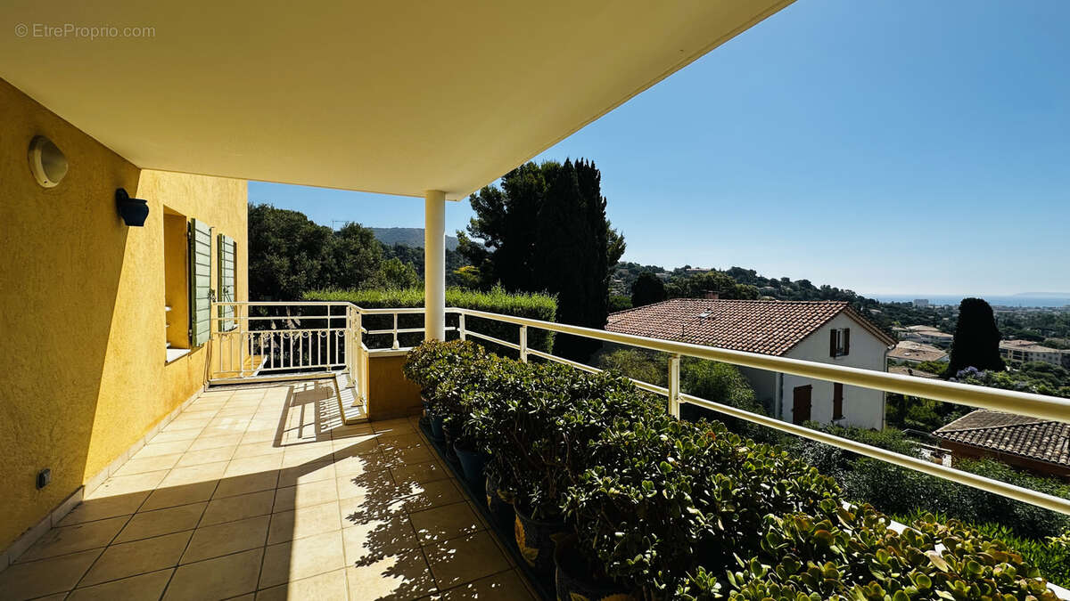 Appartement à BORMES-LES-MIMOSAS